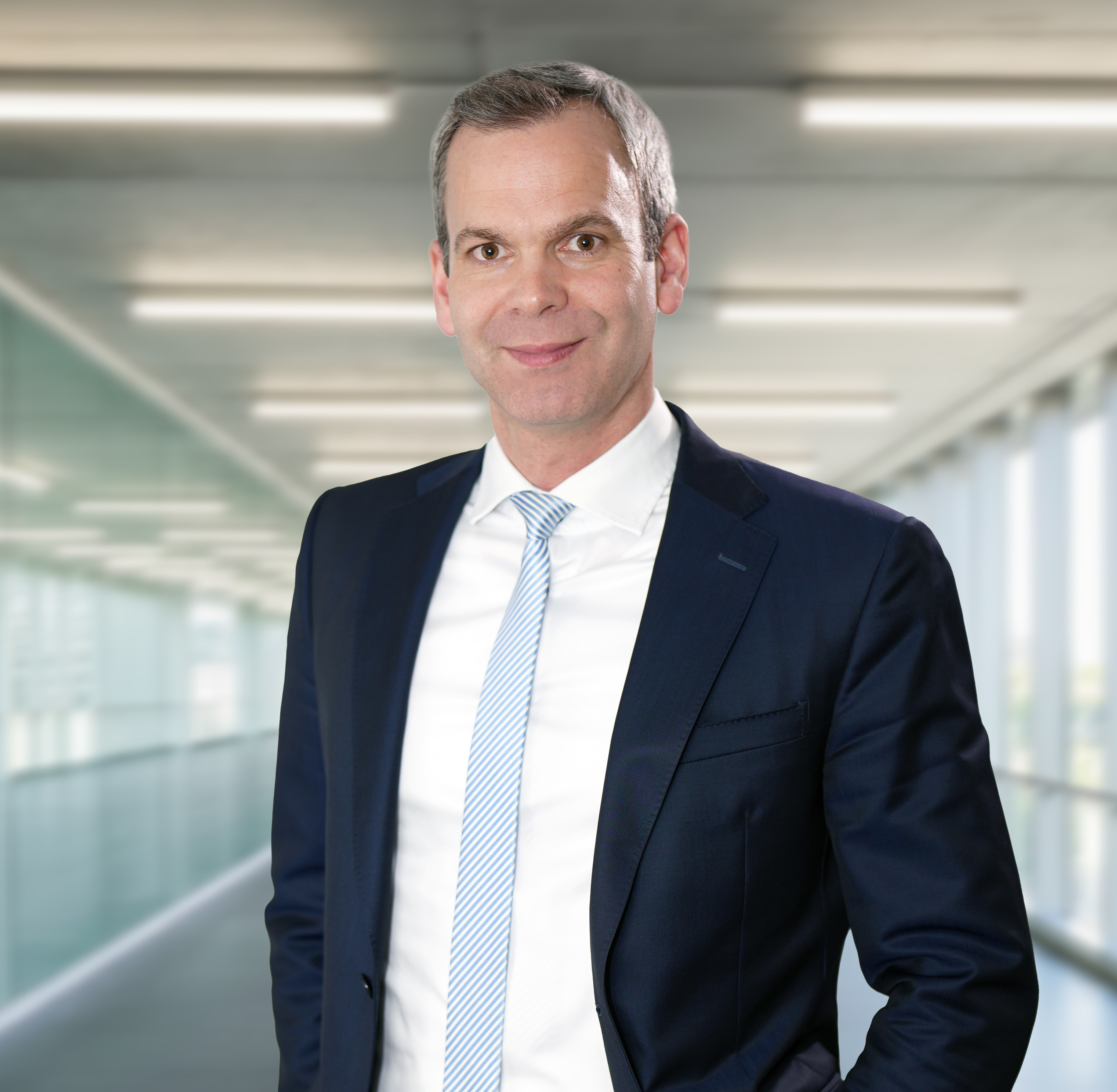 Dr. Thomas König